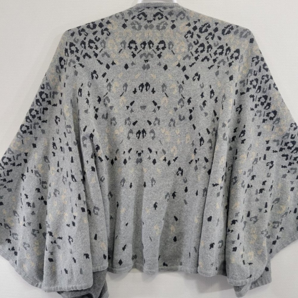 CAbi Gigi Gray Tan Leopard Cape Wrap Shawl Animal Print - Picture 9 of 11